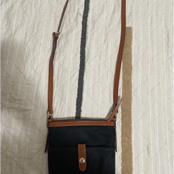 Dooney and Bourke shoulder bag - Picture 2 of 9